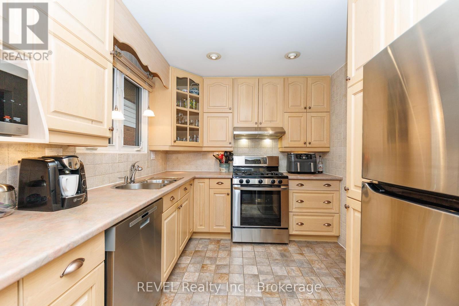 323 Barrick Road, Port Colborne, Ontario  L3K 4B6 - Photo 10 - X12942542