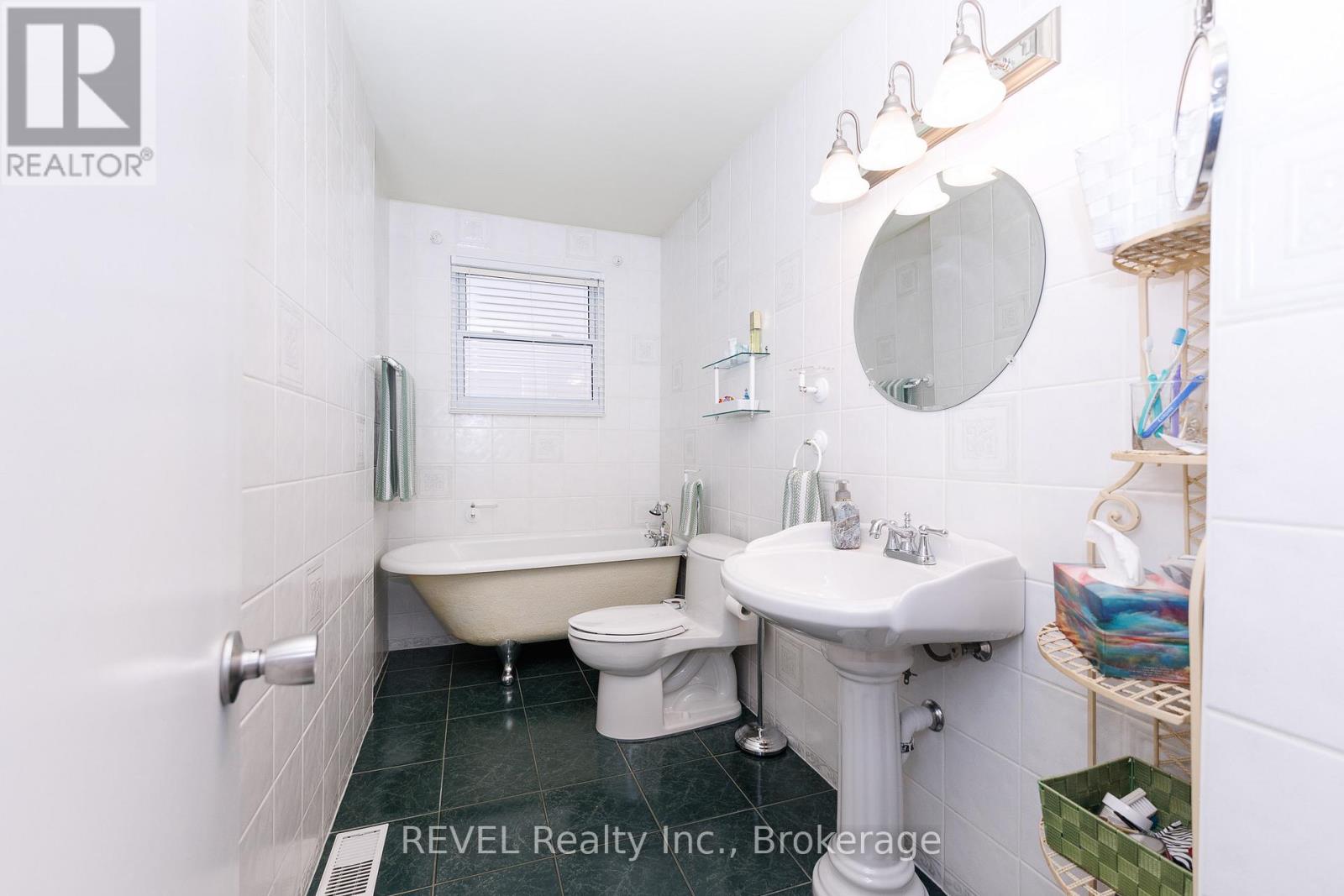 323 Barrick Road, Port Colborne, Ontario  L3K 4B6 - Photo 17 - X12942542