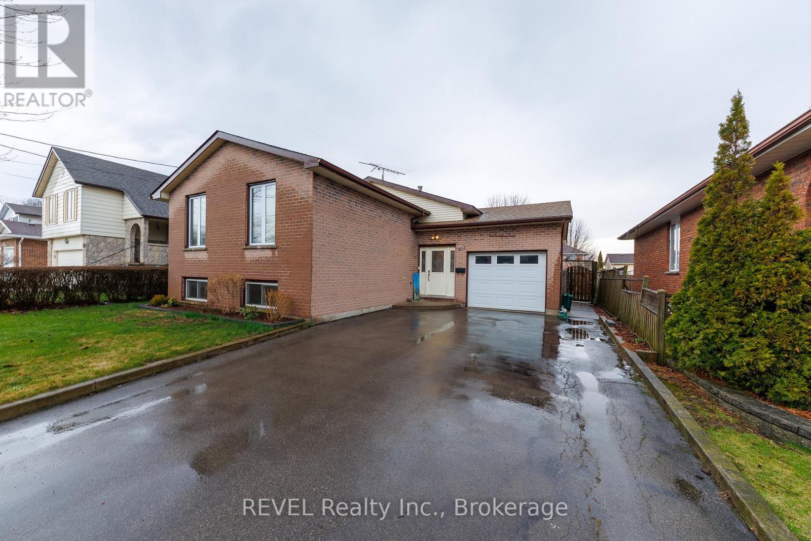 323 Barrick Road, Port Colborne, Ontario  L3K 4B6 - Photo 2 - X12942542