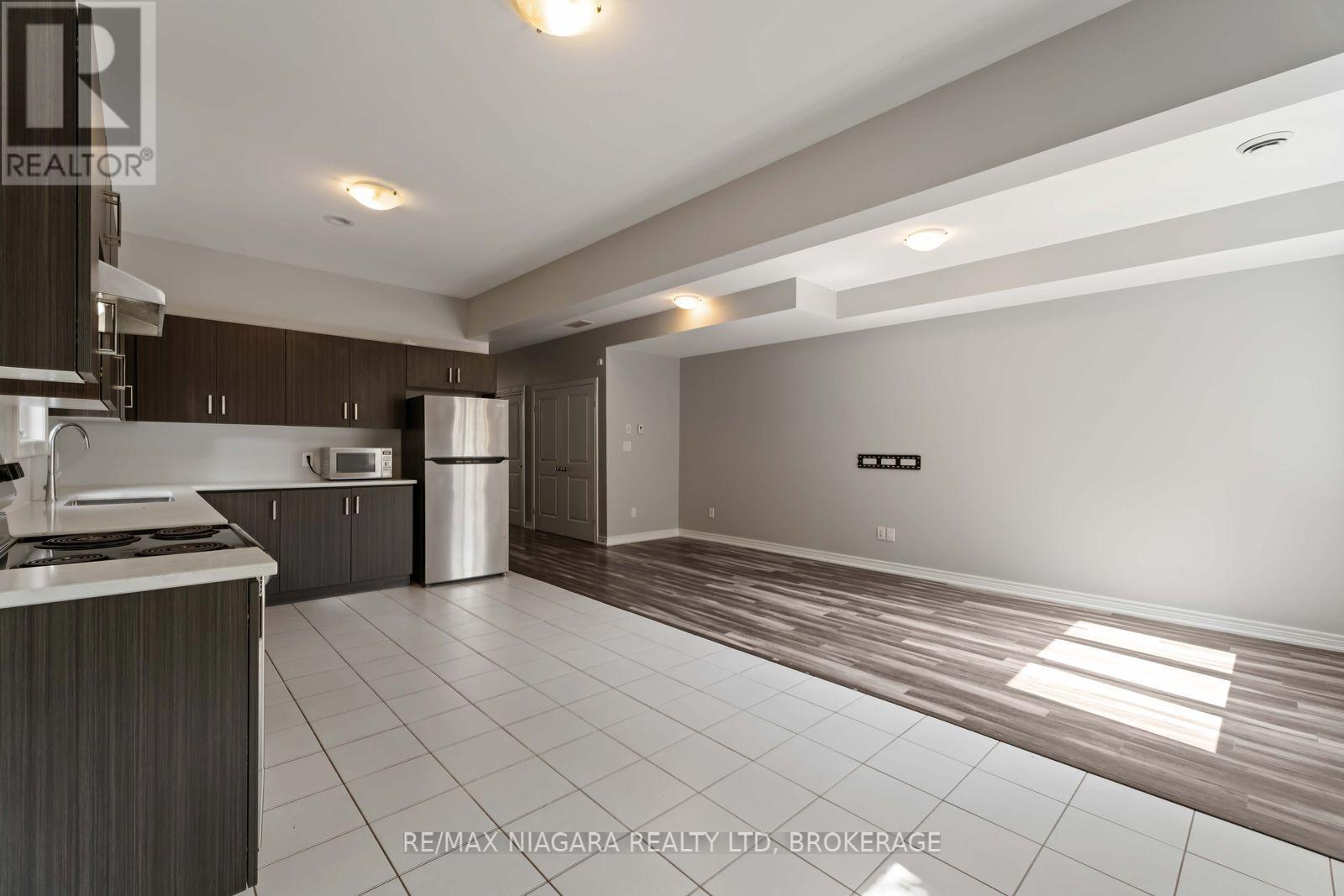 81 Grove Street, Welland, Ontario  L3B 4B3 - Photo 11 - X12942864