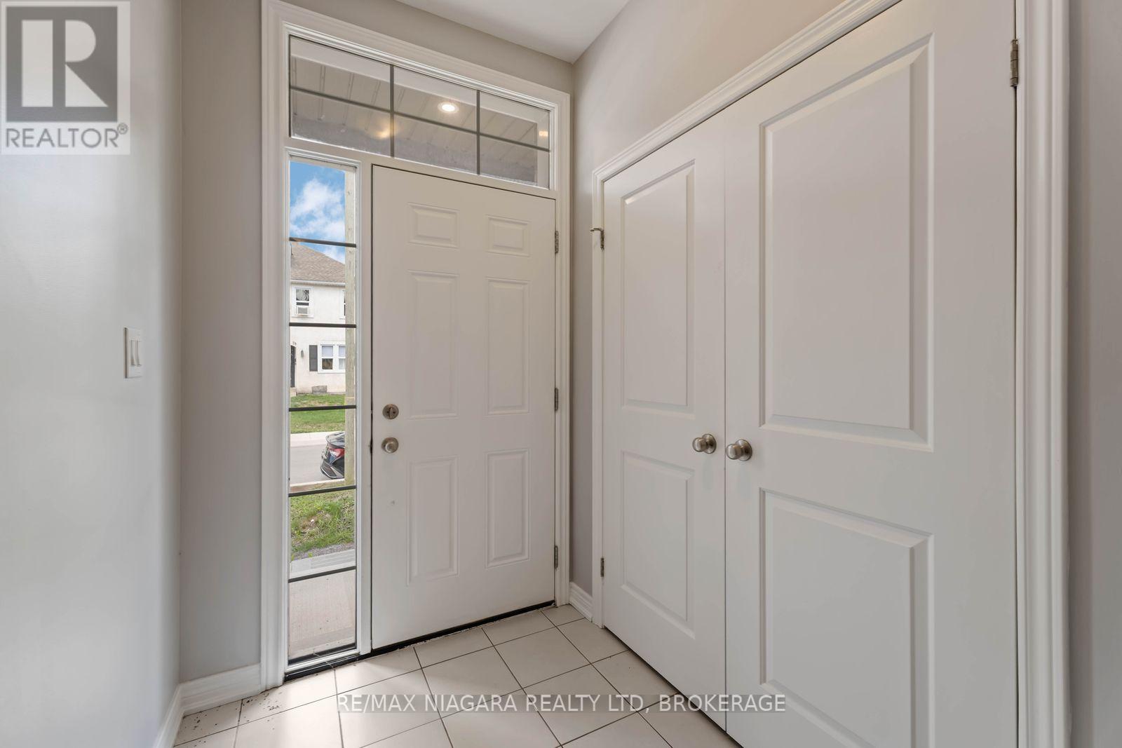81 Grove Street, Welland, Ontario  L3B 4B3 - Photo 3 - X12942864