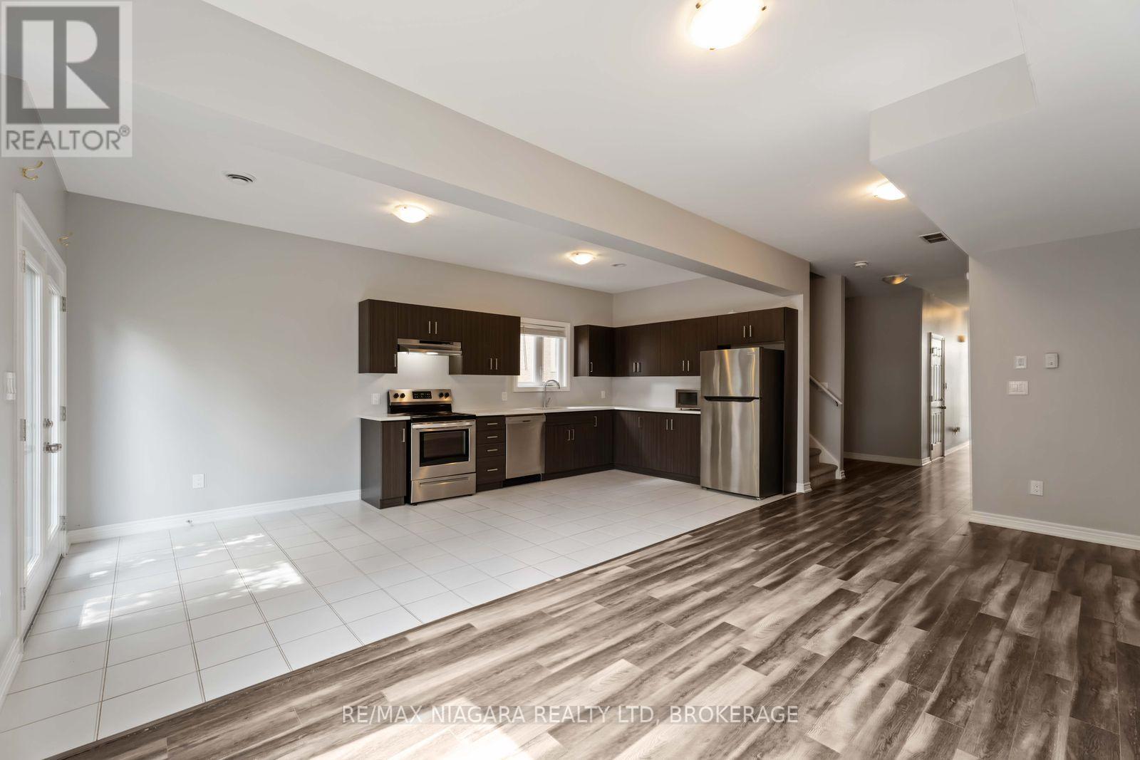 81 Grove Street, Welland, Ontario  L3B 4B3 - Photo 9 - X12942864