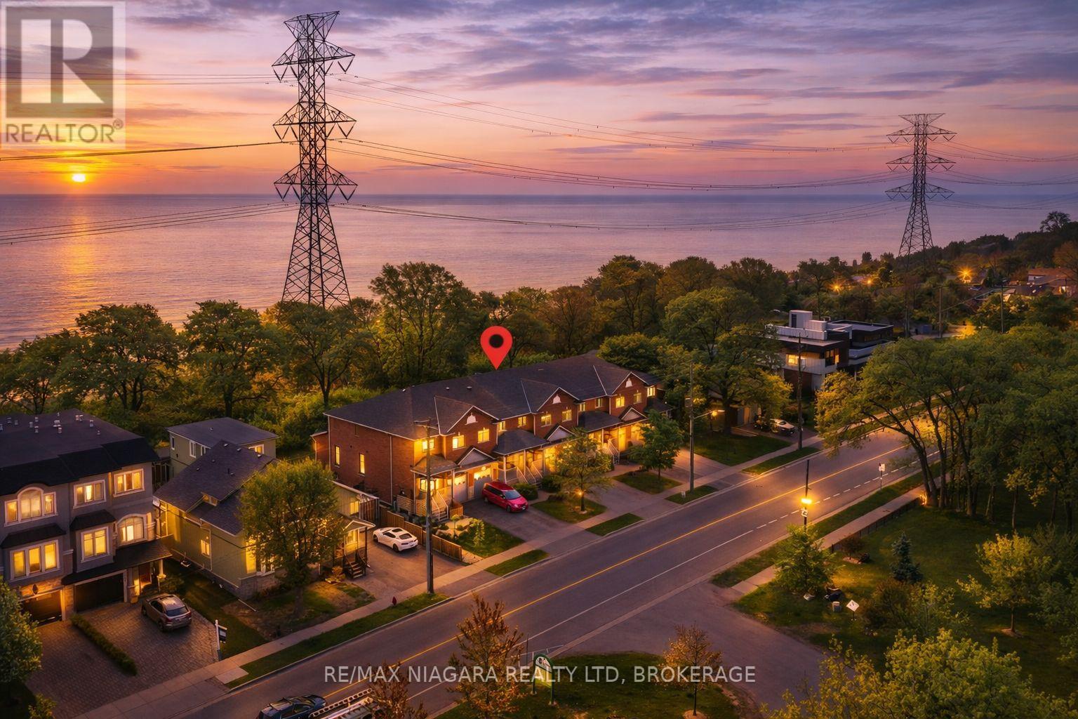 1069 Beach Boulevard, Hamilton, Ontario  L8H 6Z9 - Photo 3 - X12950128