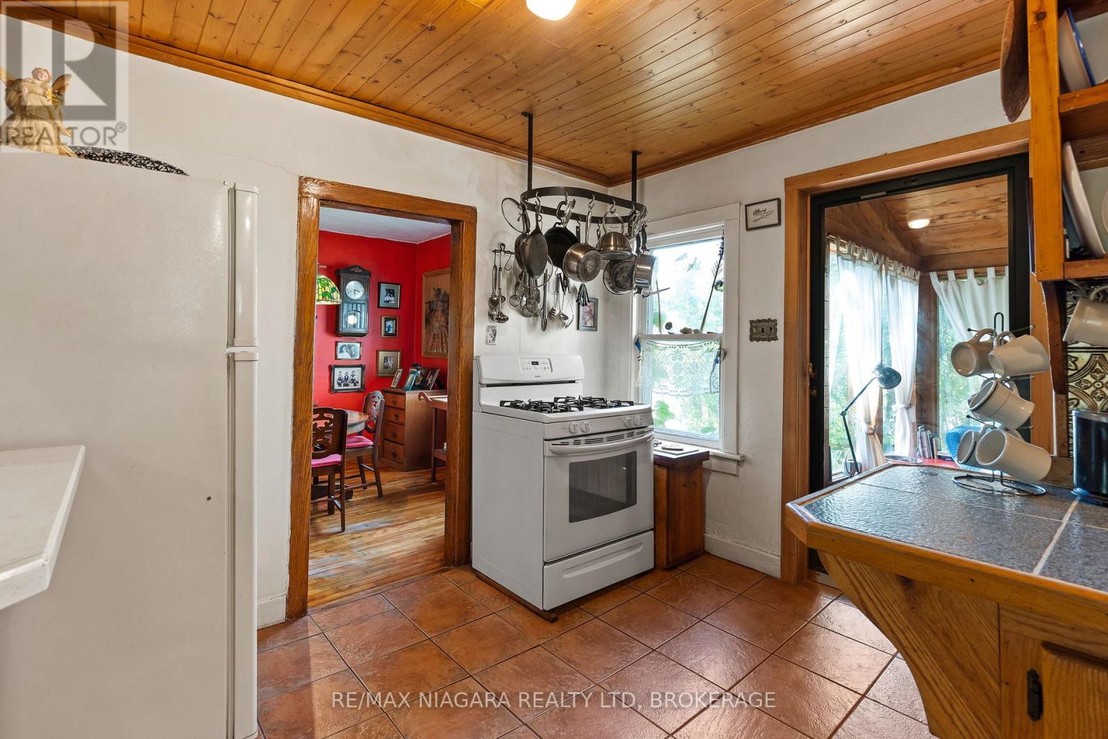105 Weir Road, Port Colborne, Ontario  L3K 2M8 - Photo 13 - X12950432