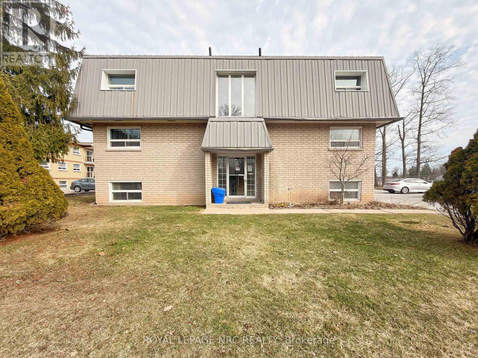 15 - 90 WOODLAWN ROAD, Welland, Ontario