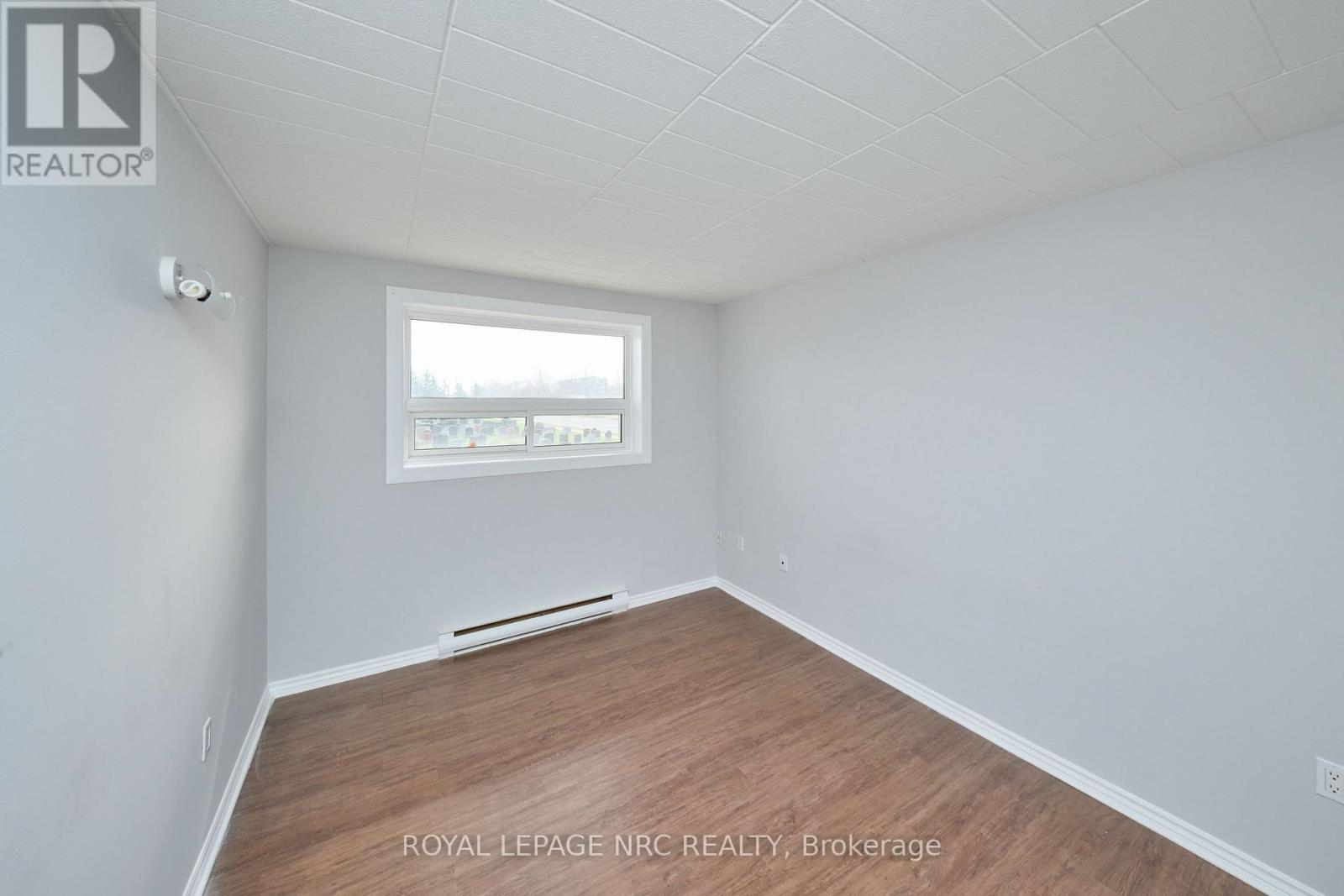 15 - 90 Woodlawn Road, Welland, Ontario  L3C 3J5 - Photo 14 - X12950658