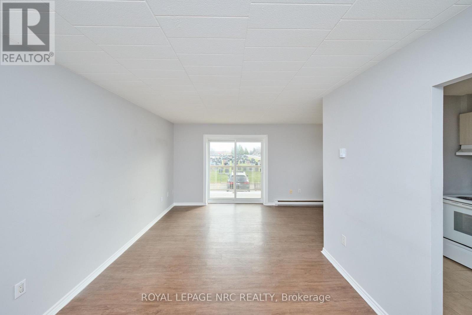 15 - 90 Woodlawn Road, Welland, Ontario  L3C 3J5 - Photo 18 - X12950658