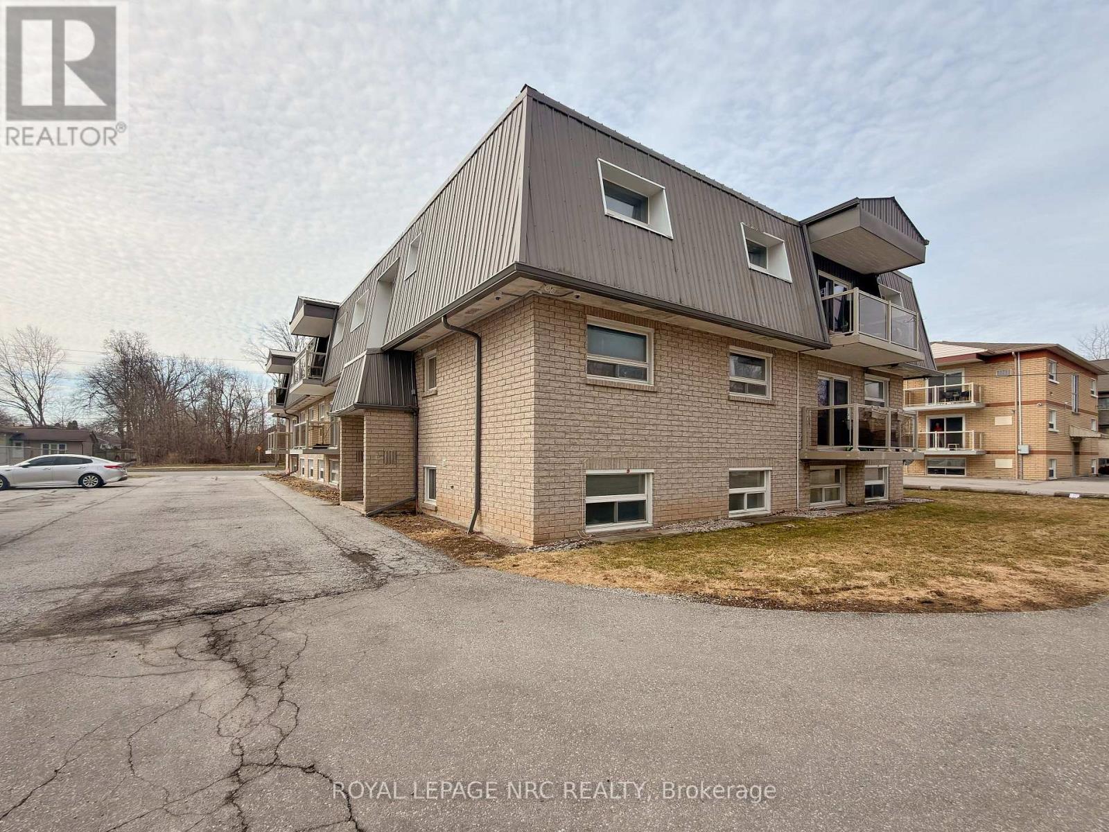 15 - 90 Woodlawn Road, Welland, Ontario  L3C 3J5 - Photo 2 - X12950658