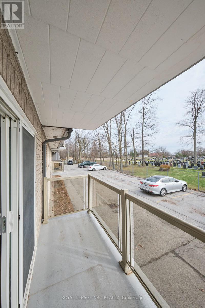 15 - 90 Woodlawn Road, Welland, Ontario  L3C 3J5 - Photo 4 - X12950658