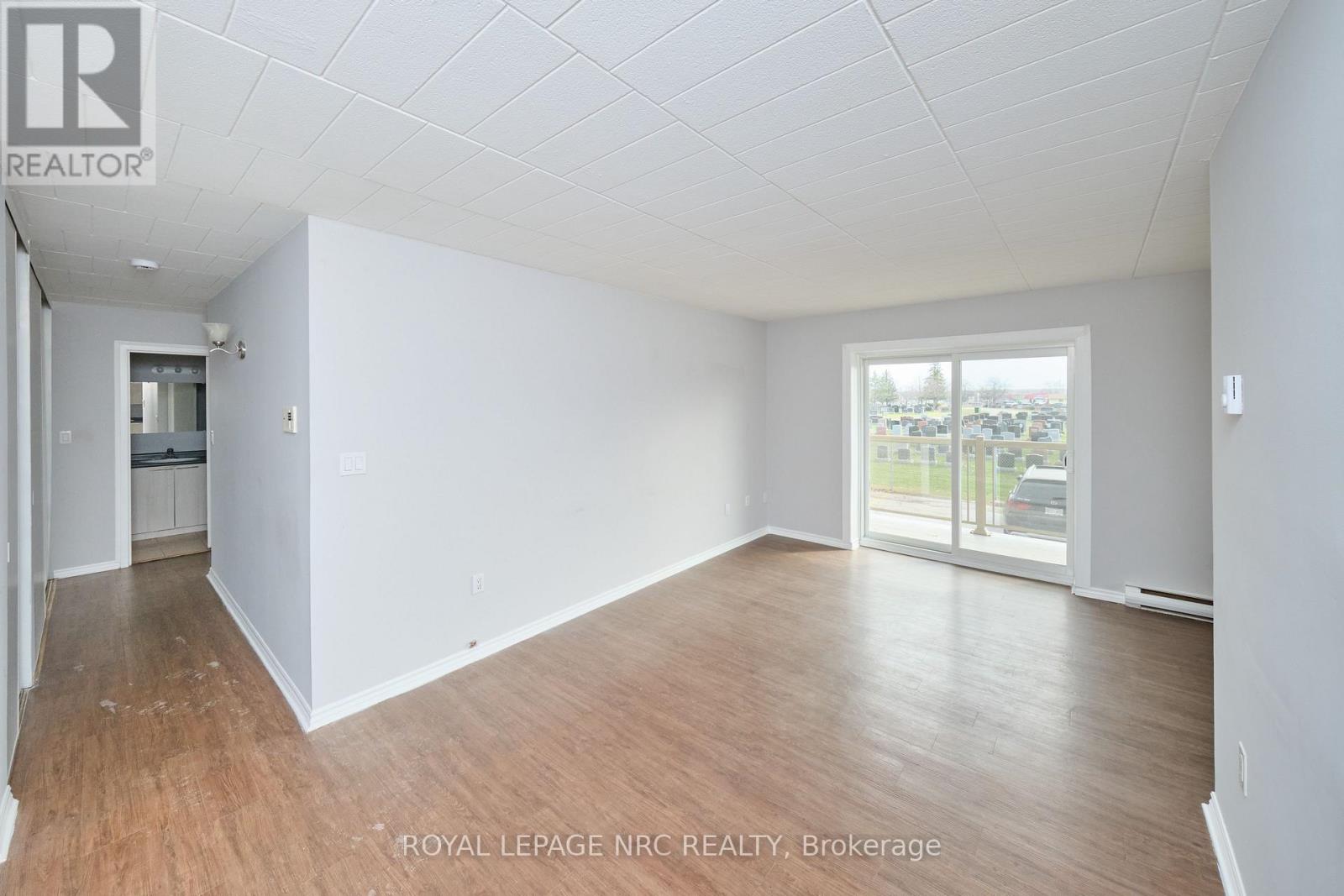 15 - 90 Woodlawn Road, Welland, Ontario  L3C 3J5 - Photo 6 - X12950658