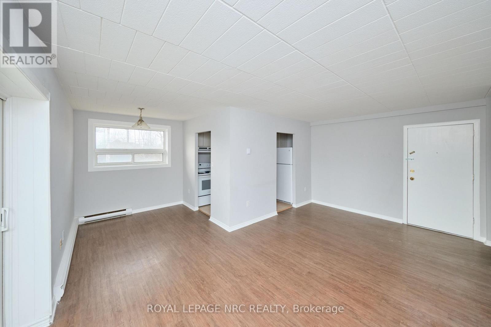 15 - 90 Woodlawn Road, Welland, Ontario  L3C 3J5 - Photo 7 - X12950658