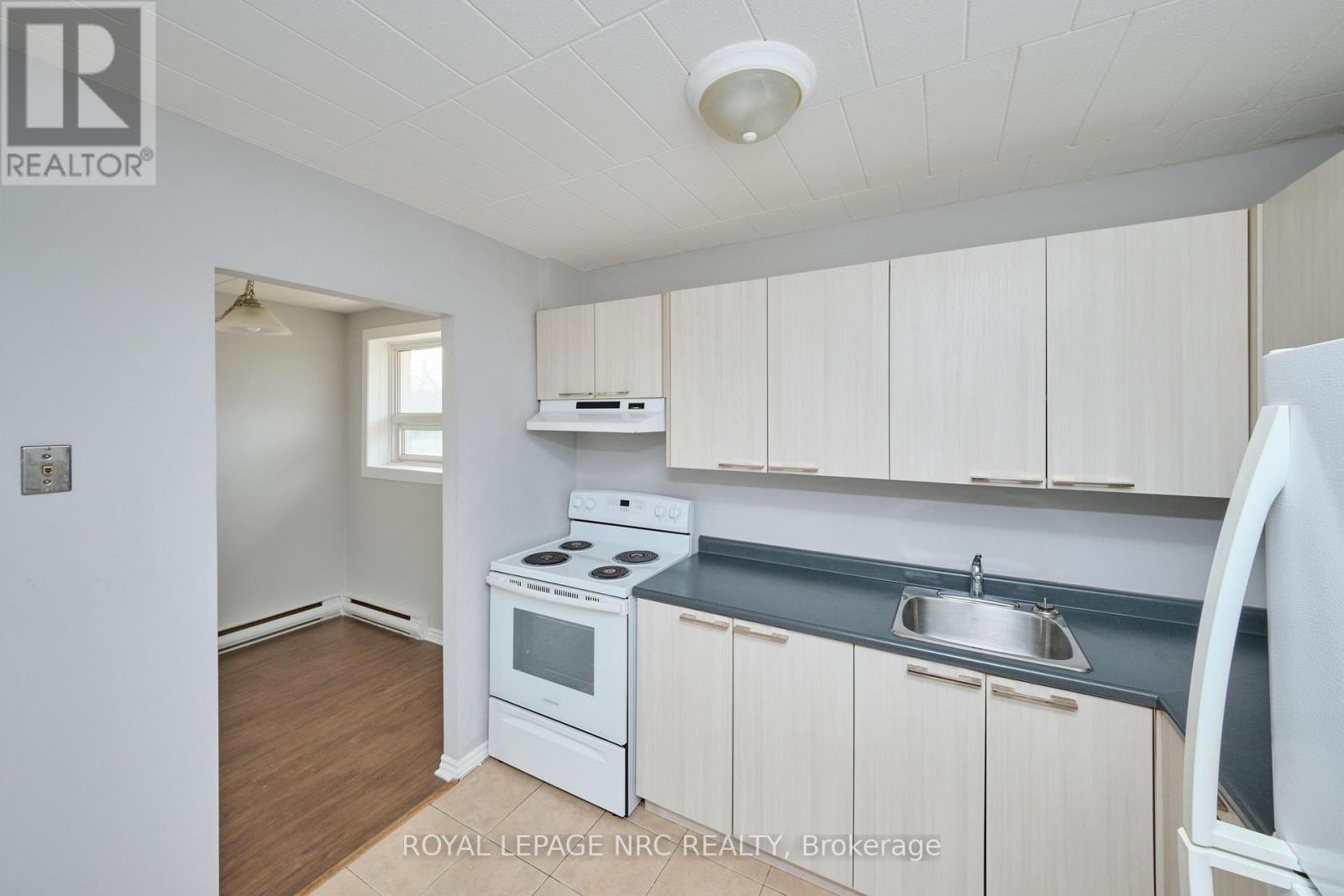 15 - 90 Woodlawn Road, Welland, Ontario  L3C 3J5 - Photo 9 - X12950658