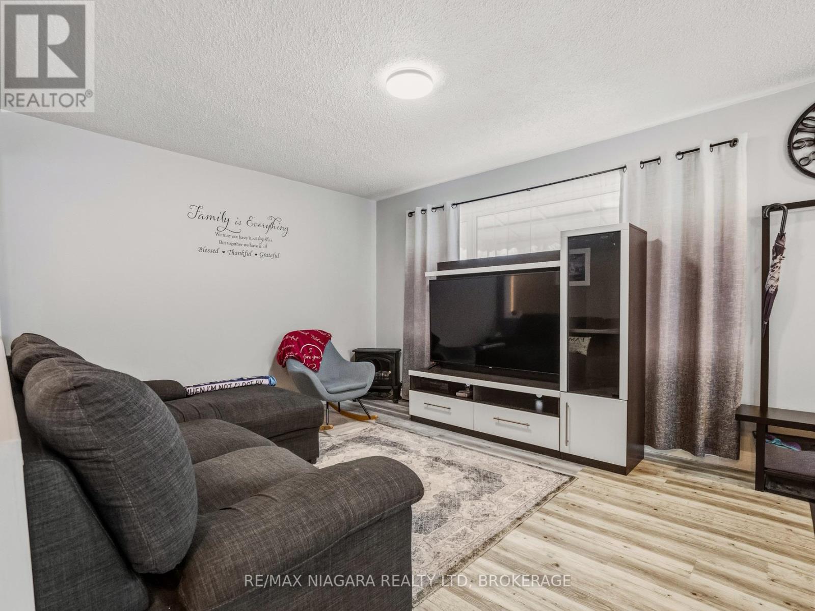 198 Murray Street, Fort Erie, Ontario  L2A 2B6 - Photo 4 - X12953540