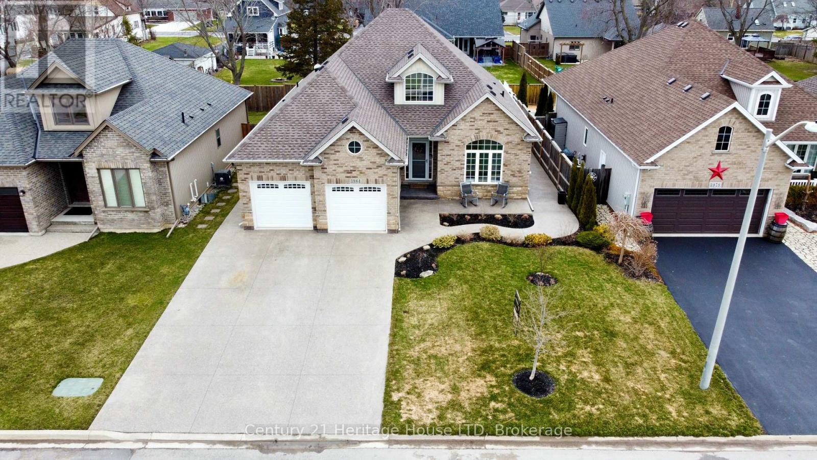 3984 Village Creek Drive, Fort Erie, Ontario  L0S 1S0 - Photo 3 - X12953950