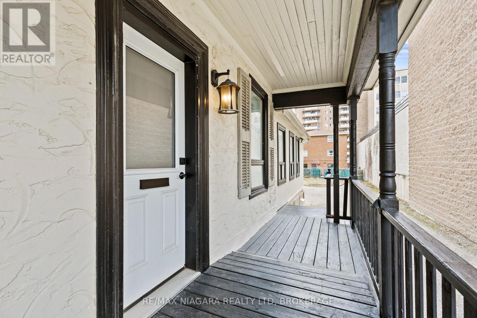 196 King Street, St. Catharines, Ontario  L2R 3J7 - Photo 3 - X12954136