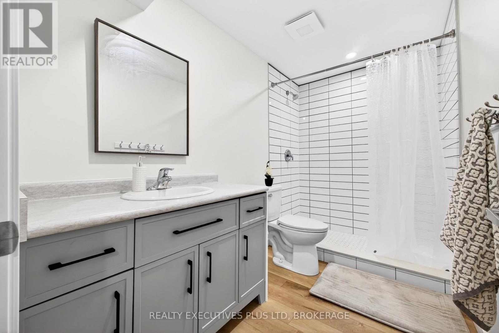 7446 Parkside Road, Niagara Falls, Ontario  L2H 3V9 - Photo 35 - X12954188
