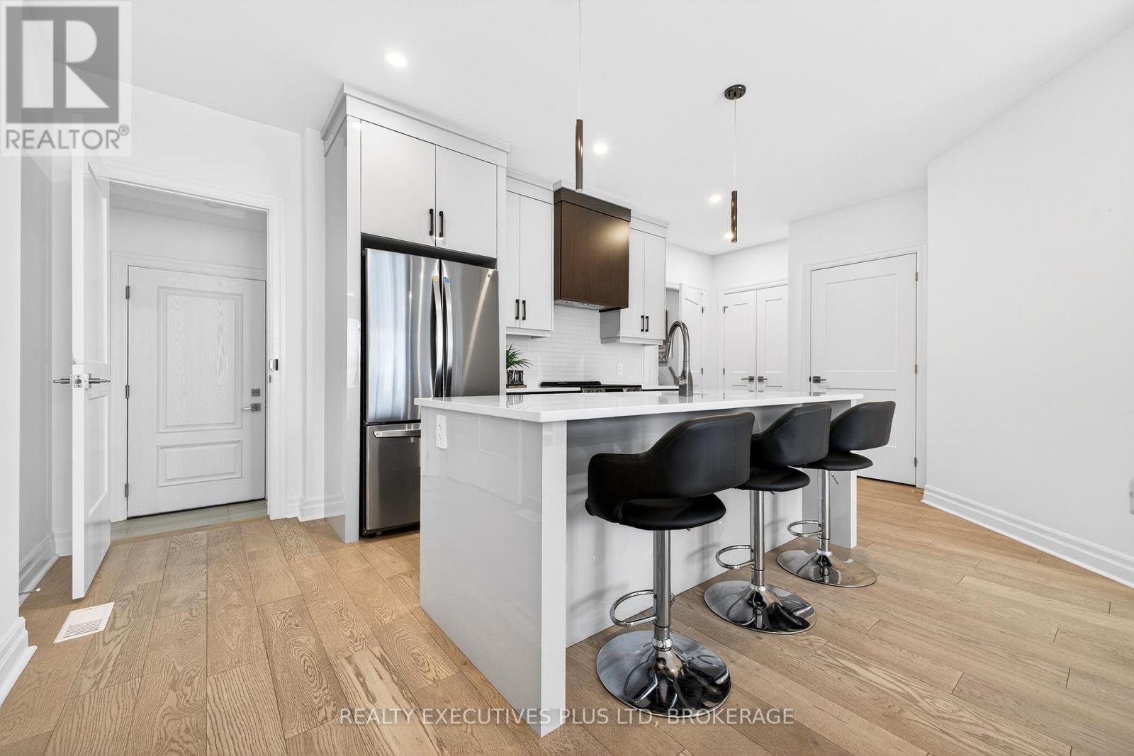 7446 Parkside Road, Niagara Falls, Ontario  L2H 3V9 - Photo 5 - X12954188