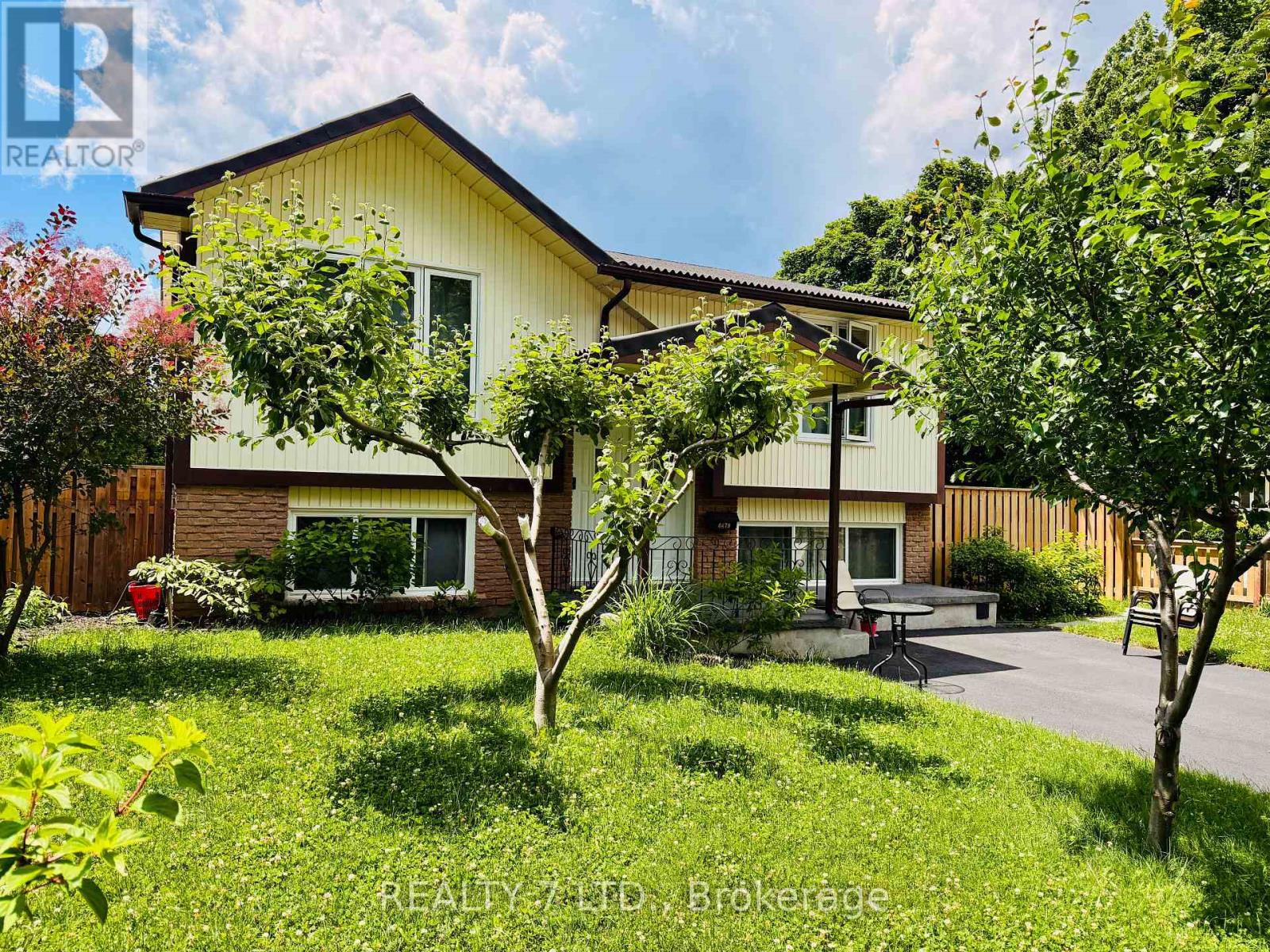 6479 Burwood Avenue, Niagara Falls, Ontario  L2H 1Z6 - Photo 2 - X12959206