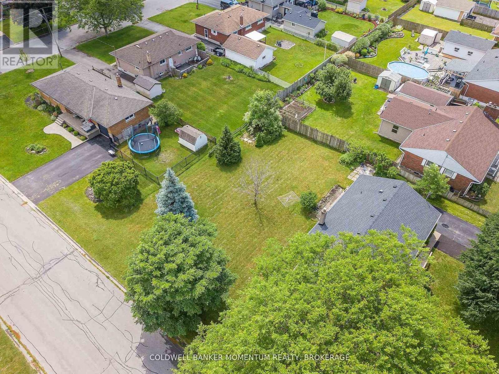 23 & 29 Dexter Drive, Welland, Ontario  L3C 2Y8 - Photo 3 - X12960122