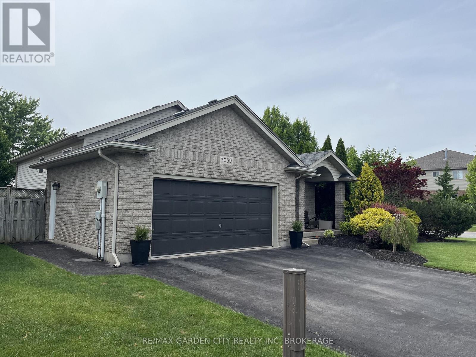 7059 Parkside Road, Niagara Falls, Ontario  L2H 3L6 - Photo 11 - X12962606