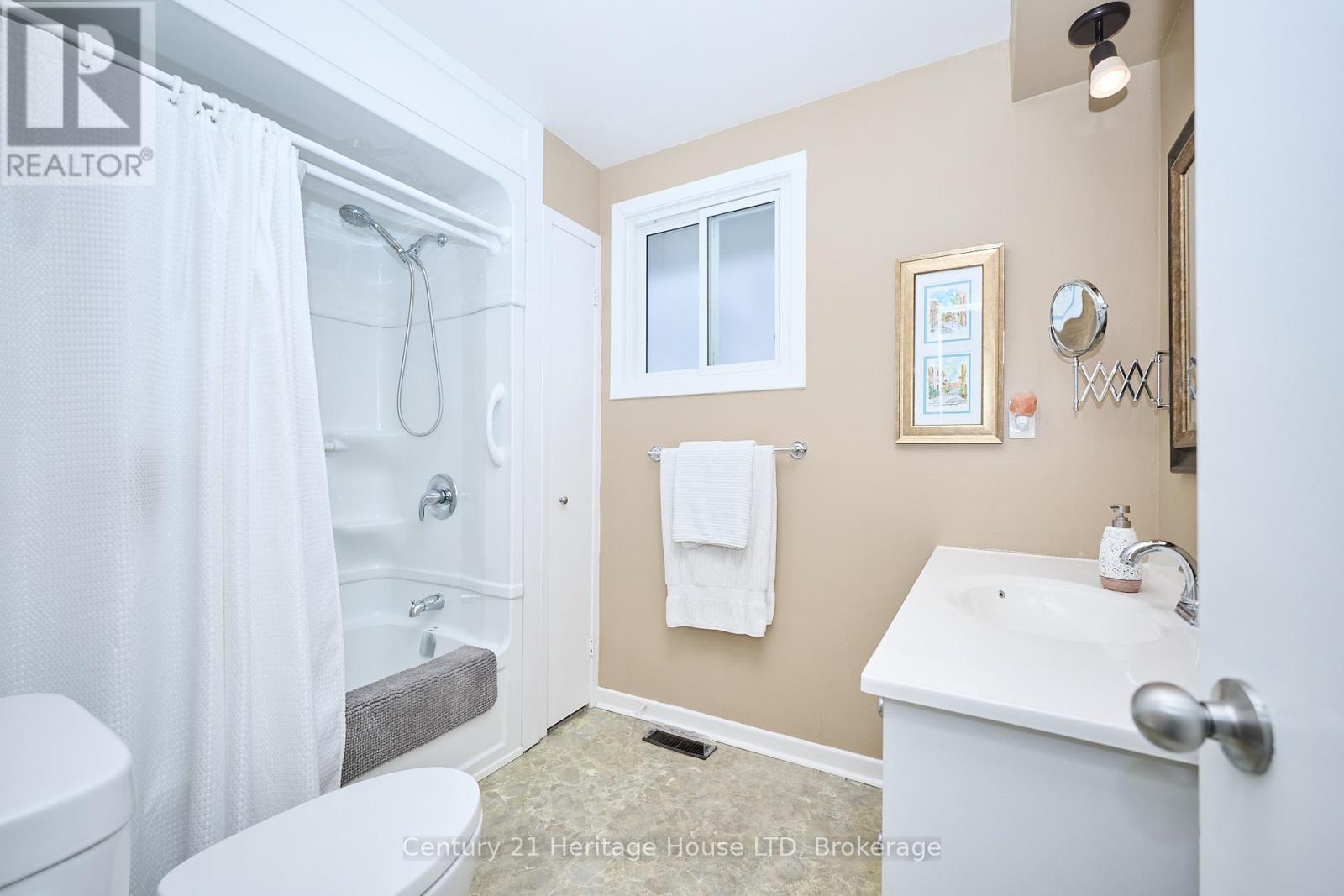 3112 Ussher Street, Niagara Falls, Ontario  L2G 6M2 - Photo 14 - X12964964