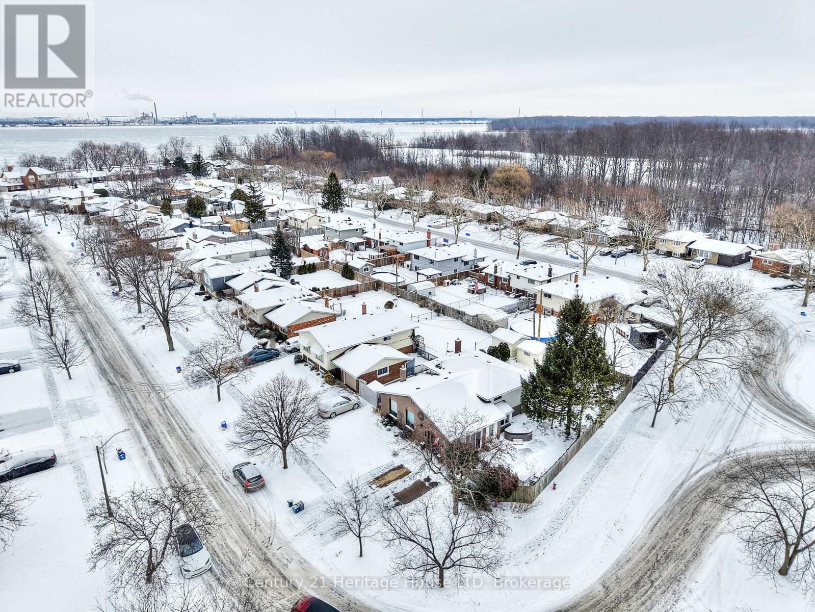 3112 Ussher Street, Niagara Falls, Ontario  L2G 6M2 - Photo 31 - X12964964