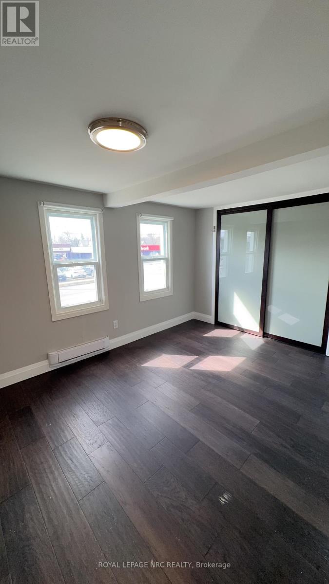 10 Thorold Road, Welland, Ontario  L3C 3T2 - Photo 12 - X12965398