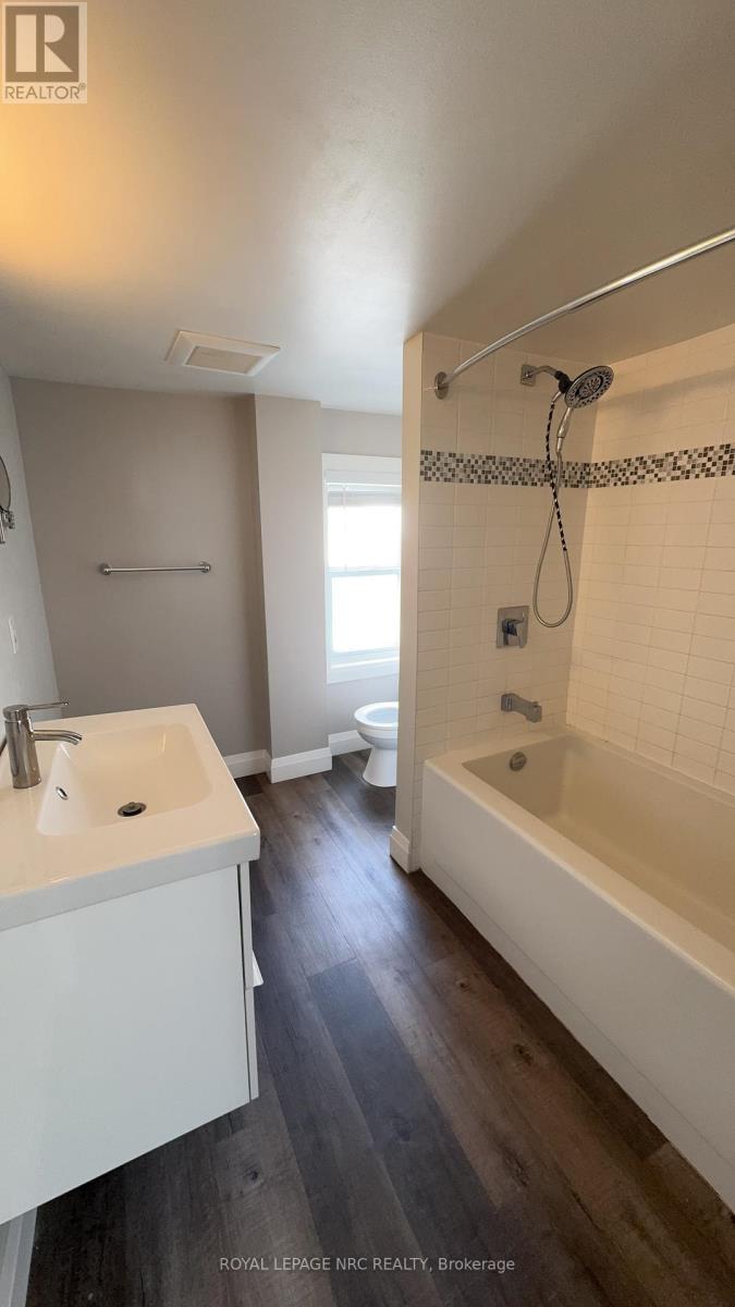 10 Thorold Road, Welland, Ontario  L3C 3T2 - Photo 13 - X12965398