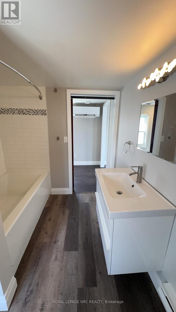 10 Thorold Road, Welland, Ontario  L3C 3T2 - Photo 14 - X12965398