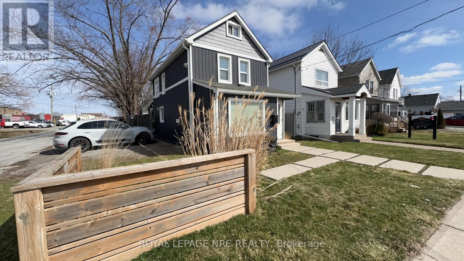 10 Thorold Road, Welland, Ontario  L3C 3T2 - Photo 3 - X12965398