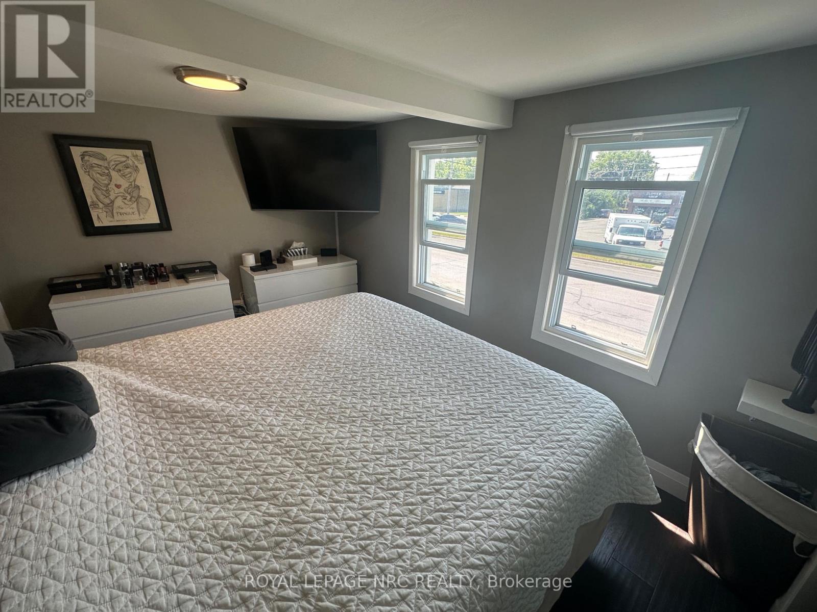 10 Thorold Road, Welland, Ontario  L3C 3T2 - Photo 36 - X12965398