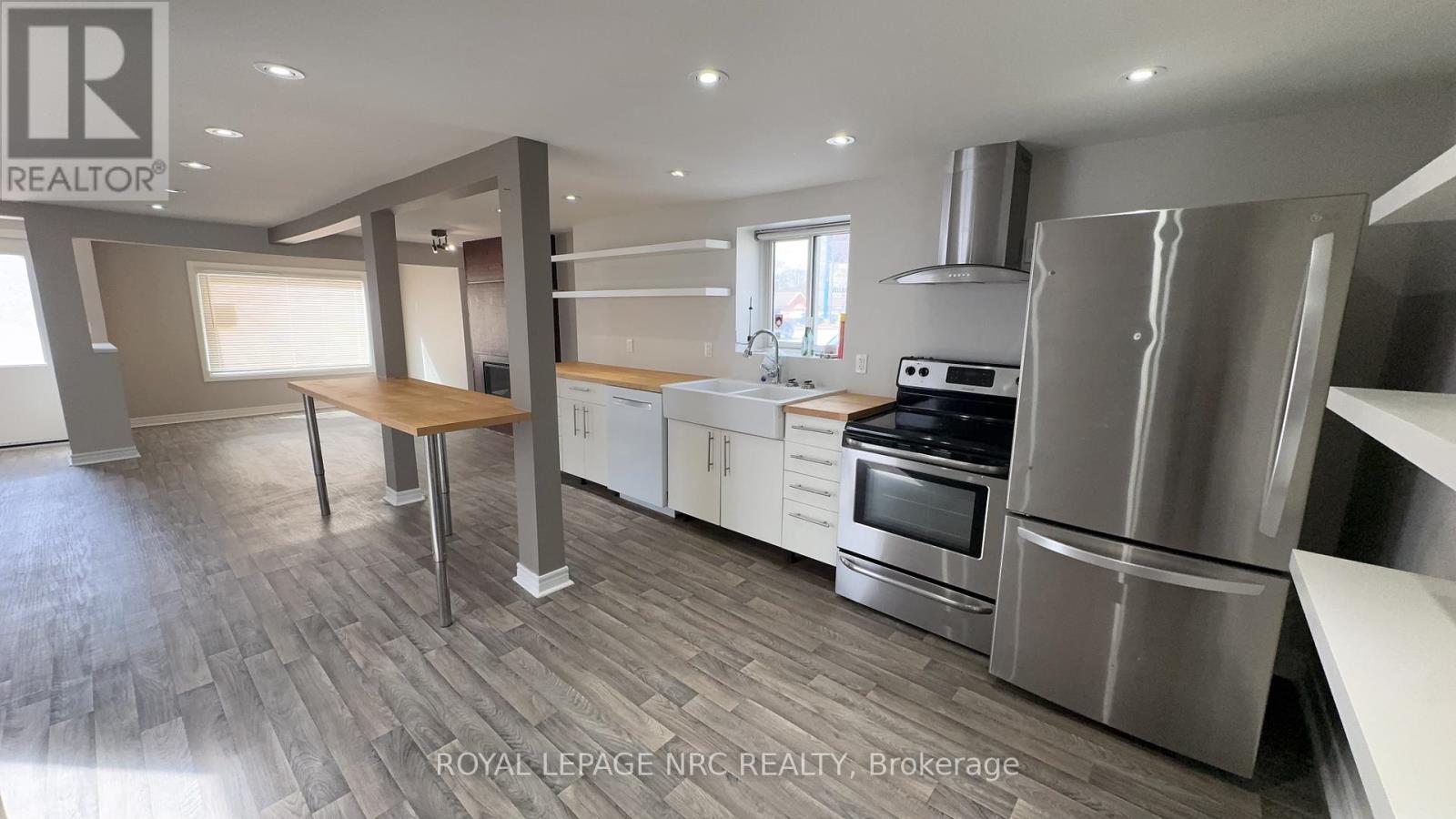 10 Thorold Road, Welland, Ontario  L3C 3T2 - Photo 9 - X12965398