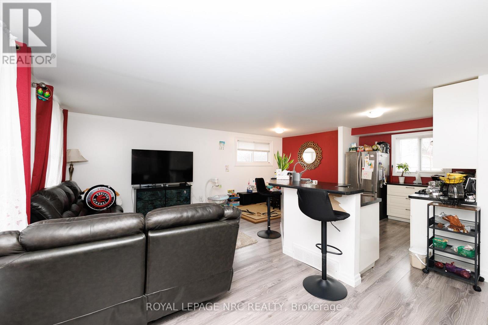 14 Roxborough Court, St. Catharines, Ontario  L2M 6E3 - Photo 4 - X12965424