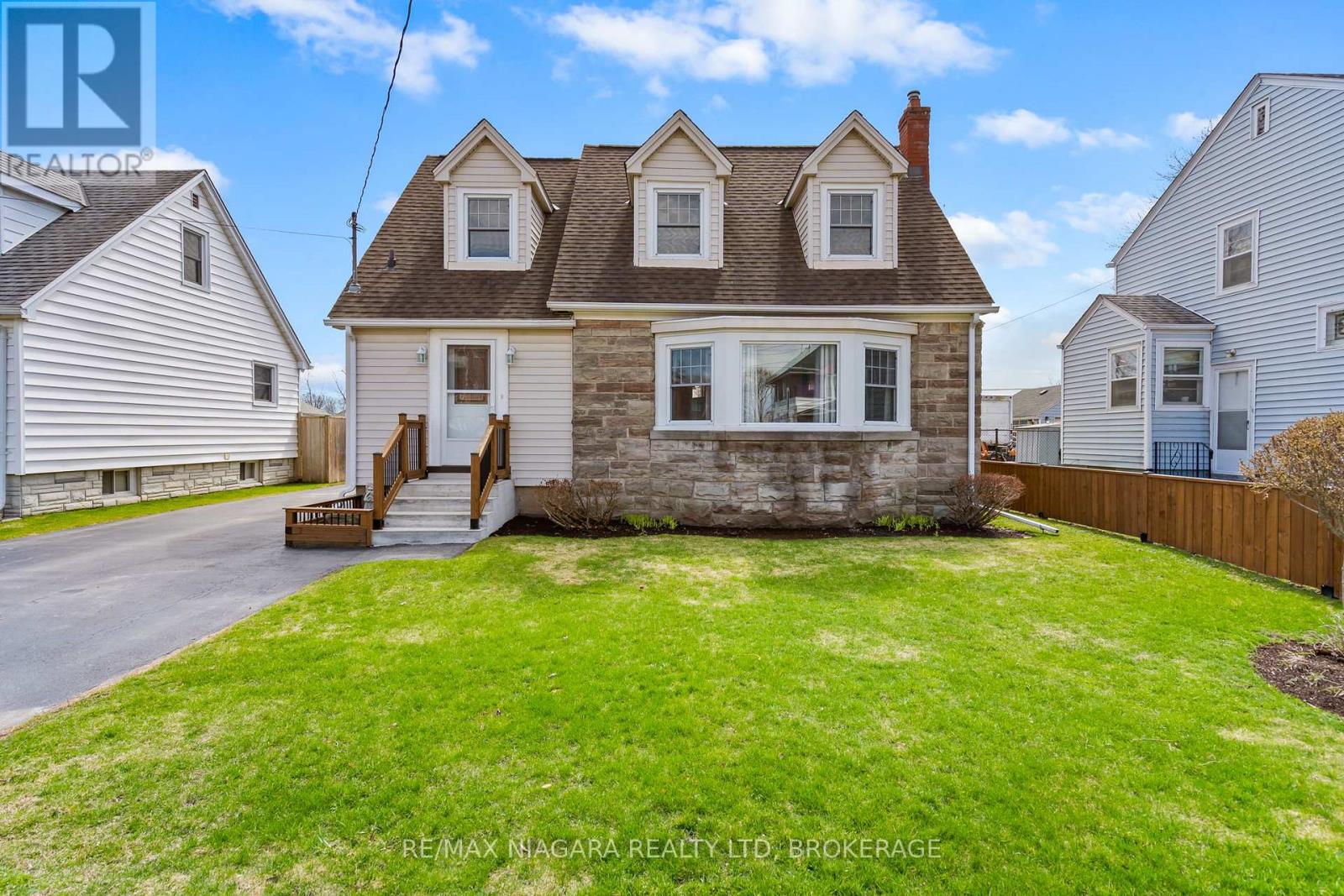 124 Neff Street, Port Colborne, Ontario  L3K 3T4 - Photo 2 - X12967068