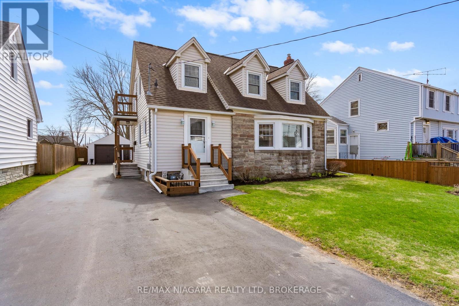 124 Neff Street, Port Colborne, Ontario  L3K 3T4 - Photo 3 - X12967068