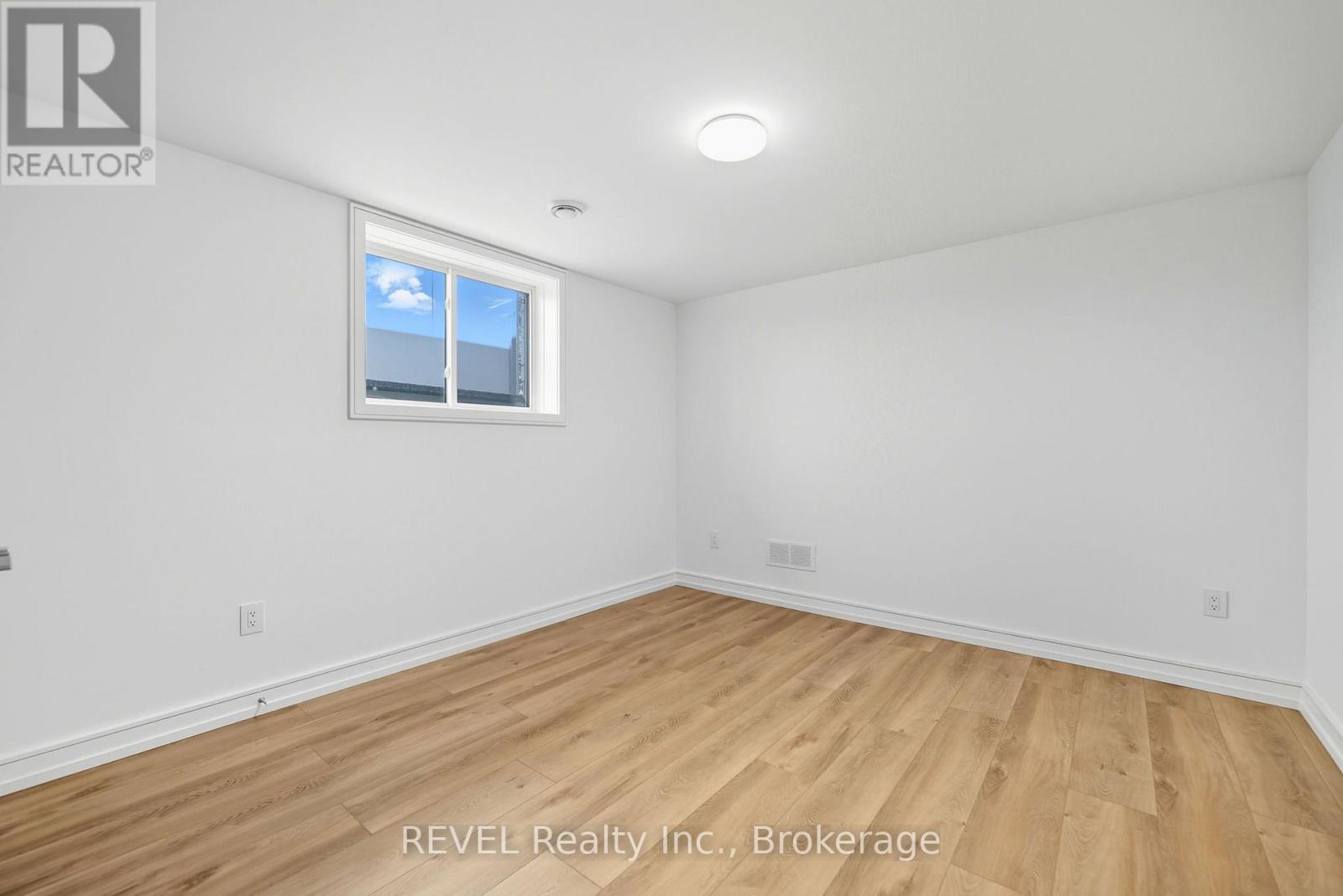 40 Ivy Crescent, Thorold, Ontario  L2V 0J9 - Photo 38 - X12968150