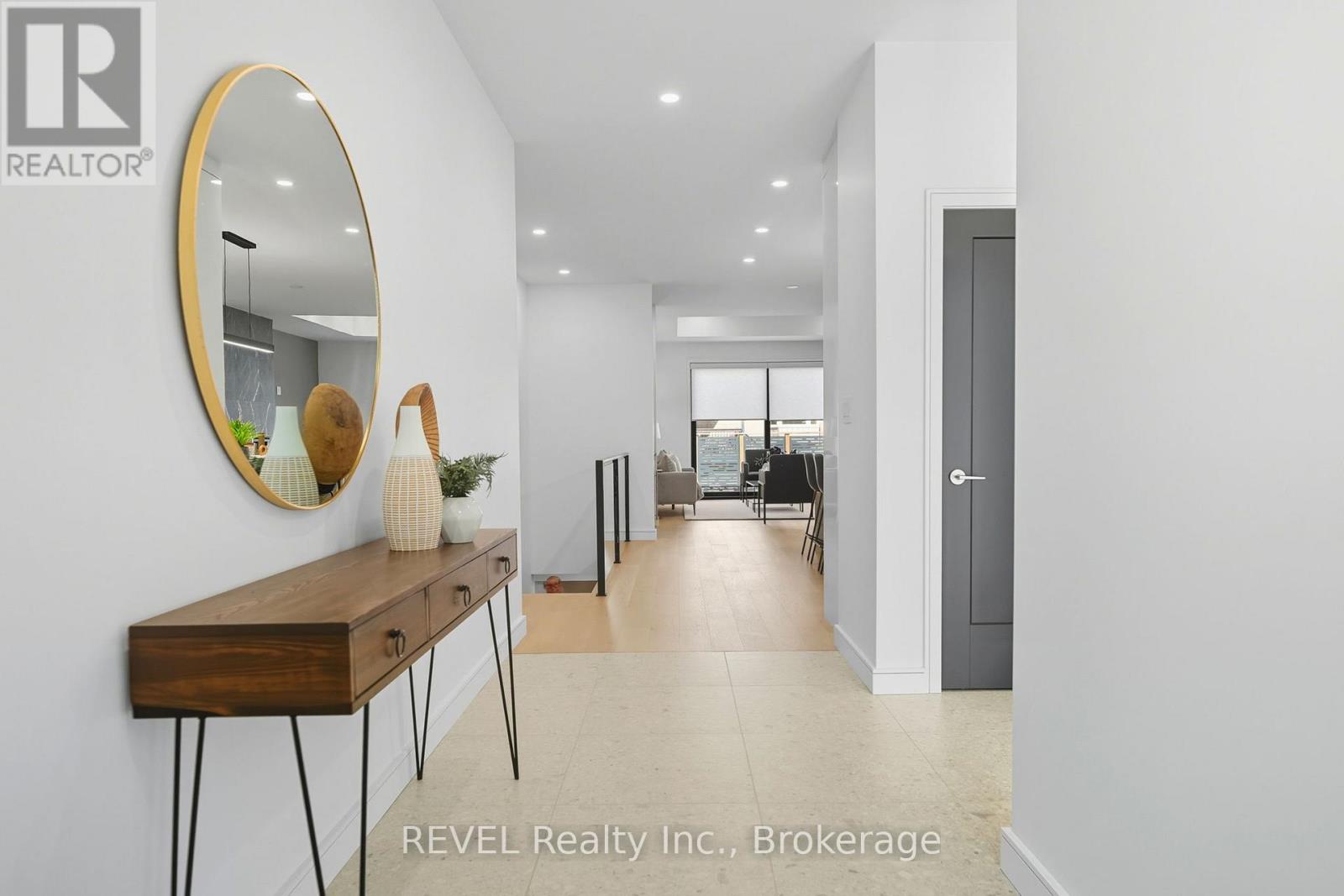 40 Ivy Crescent, Thorold, Ontario  L2V 0J9 - Photo 5 - X12968150