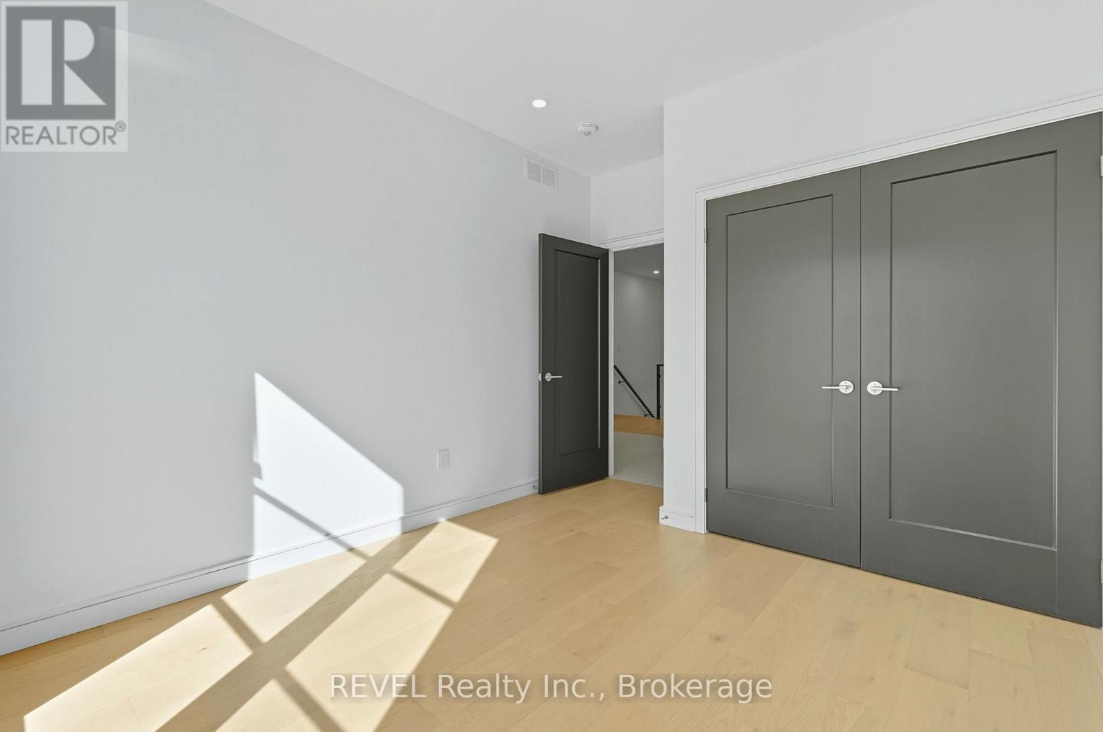 40 Ivy Crescent, Thorold, Ontario  L2V 0J9 - Photo 9 - X12968150