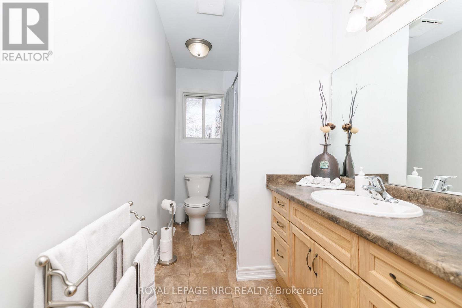 16 Leonard Drive, St. Catharines, Ontario  L2S 3V2 - Photo 15 - X12968262