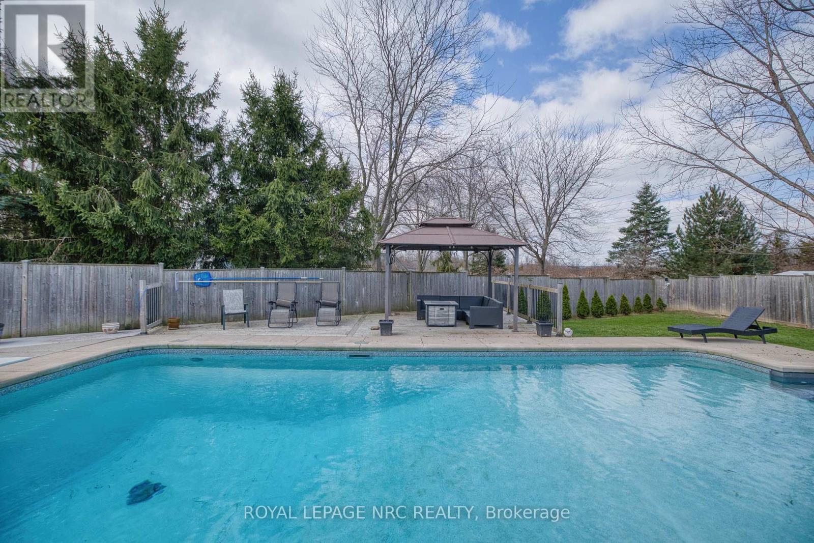 16 Leonard Drive, St. Catharines, Ontario  L2S 3V2 - Photo 4 - X12968262