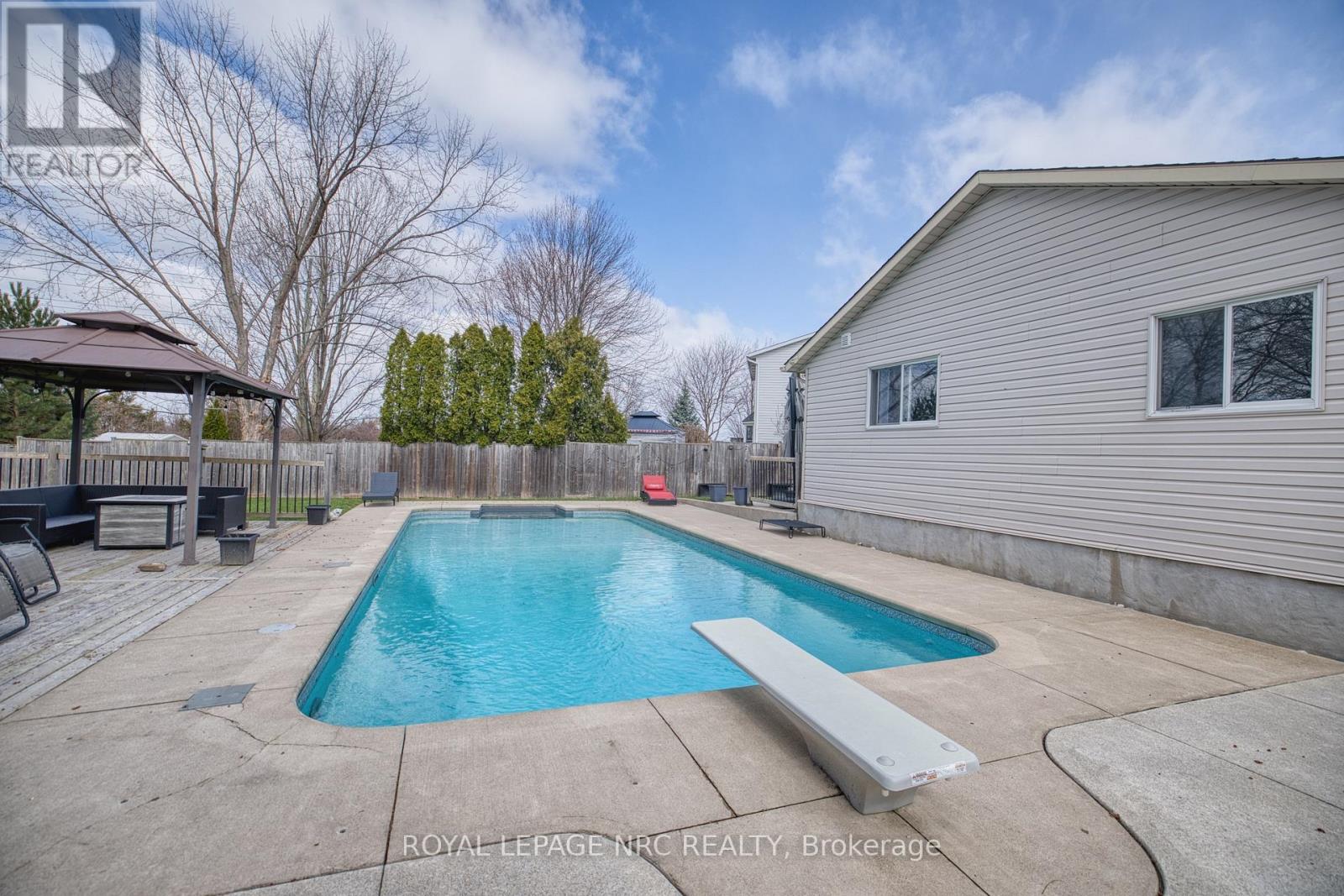 16 Leonard Drive, St. Catharines, Ontario  L2S 3V2 - Photo 5 - X12968262