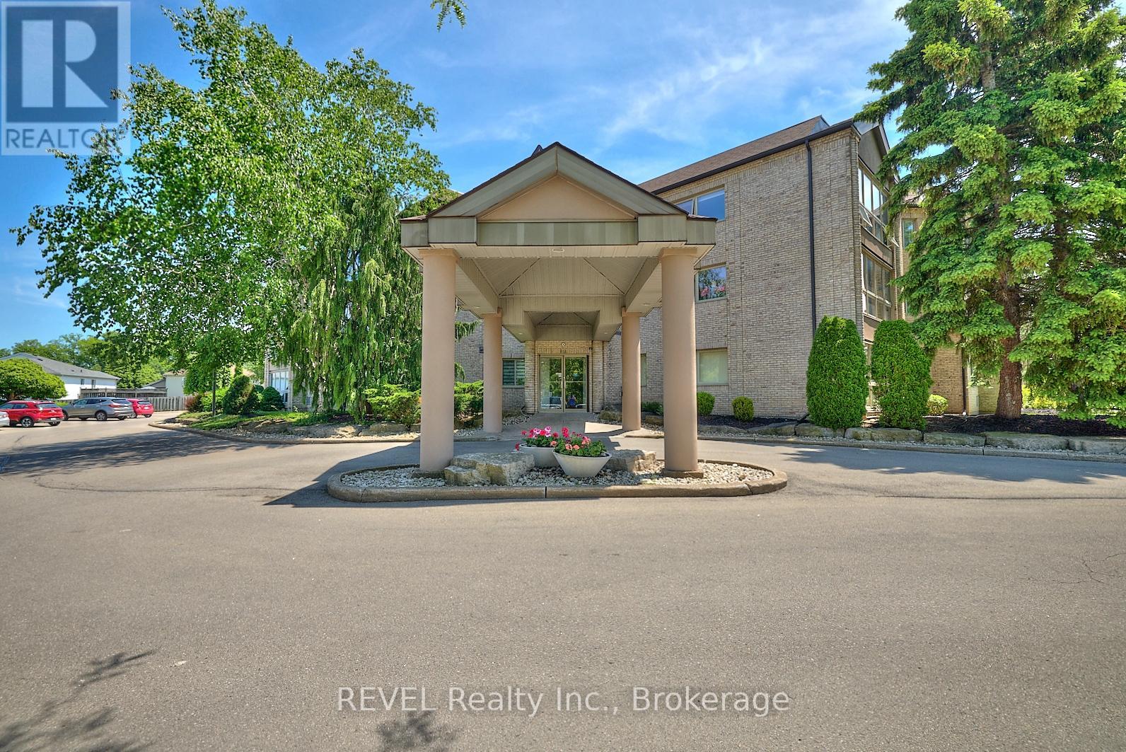 301 - 3364 Montrose Road, Niagara Falls, Ontario  L2H 0J8 - Photo 2 - X12975438
