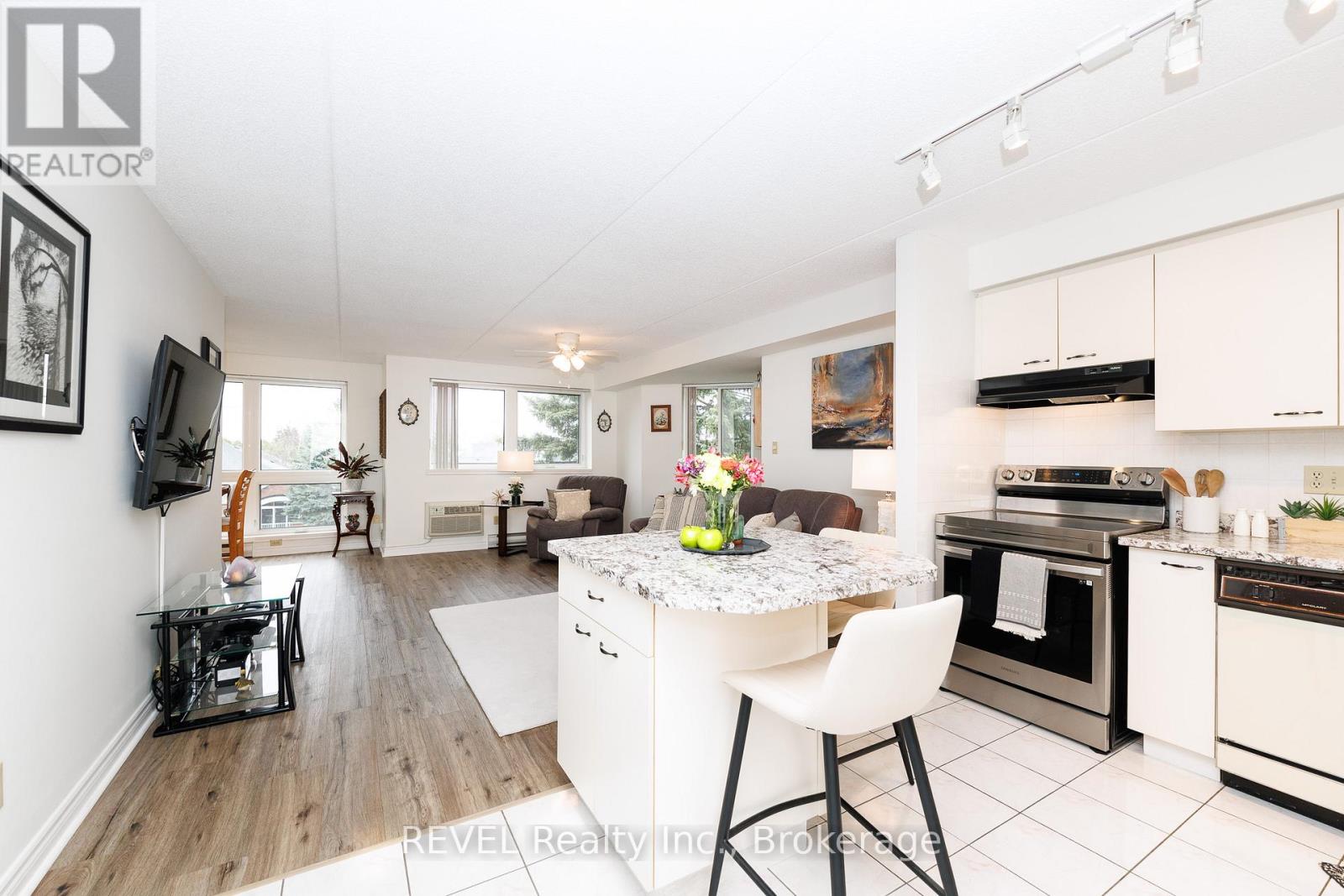 301 - 3364 Montrose Road, Niagara Falls, Ontario  L2H 0J8 - Photo 5 - X12975438