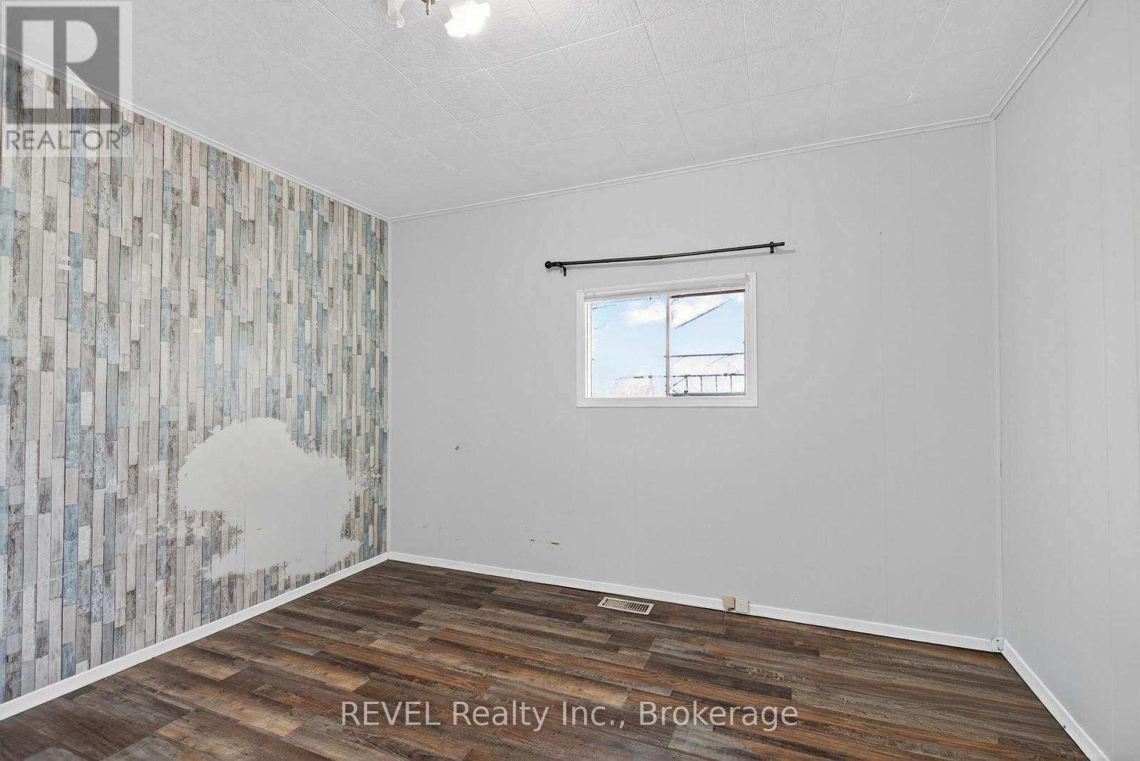 15 Vera Street, St. Catharines, Ontario  L2S 1C3 - Photo 17 - X12981098