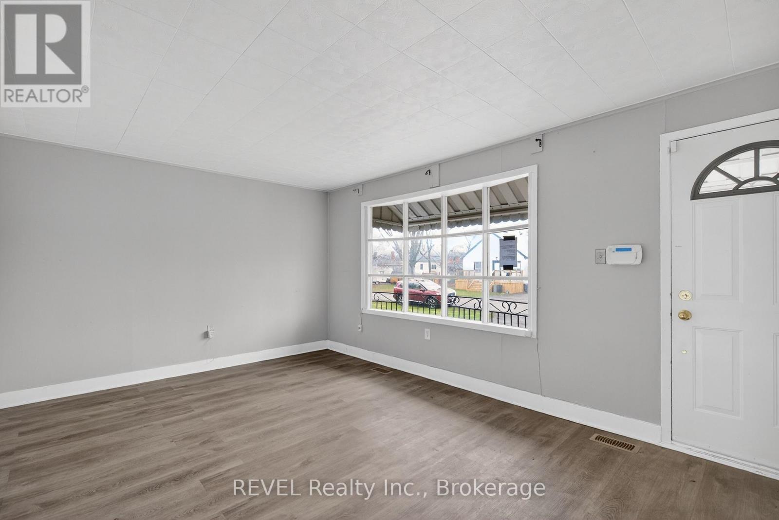 15 Vera Street, St. Catharines, Ontario  L2S 1C3 - Photo 6 - X12981098