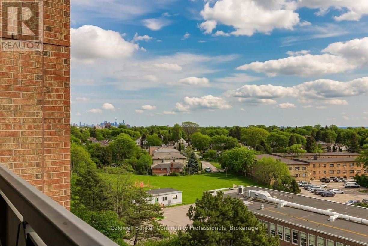 804 - 3845 Lake Shore Boulevard W, Toronto, Ontario  M8W 4Y3 - Photo 5 - W12983632