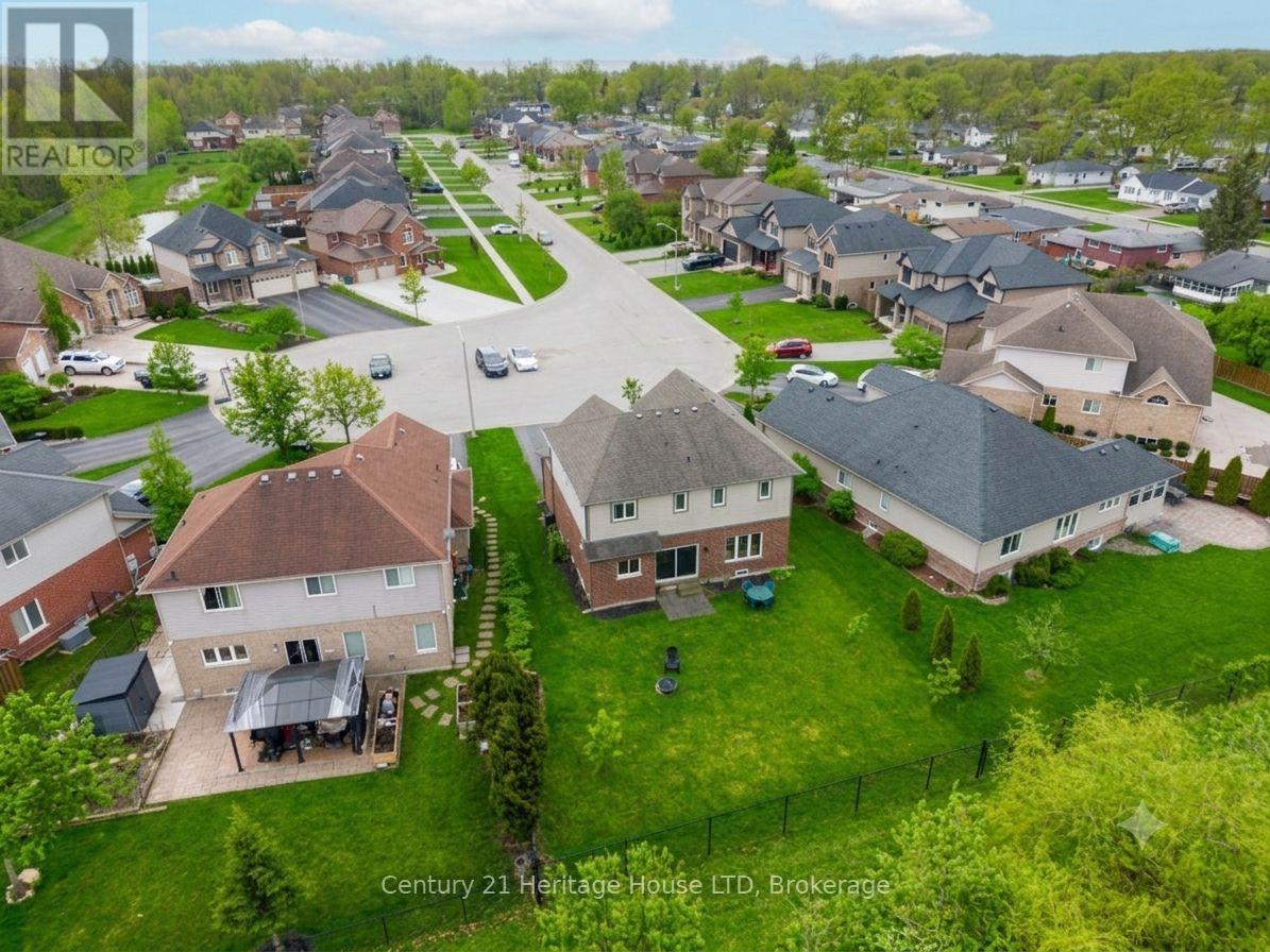710 Brian Street, Fort Erie, Ontario  L2A 6W2 - Photo 4 - X12984014