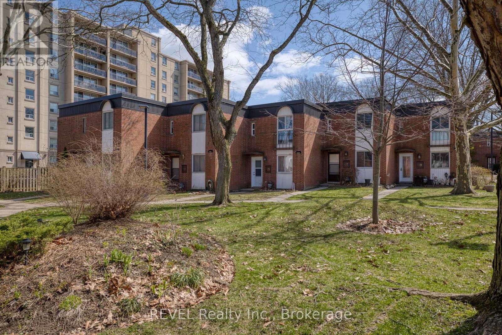 25 - 6476 Huggins Street, Niagara Falls, Ontario  L2J 1G9 - Photo 2 - X12985508