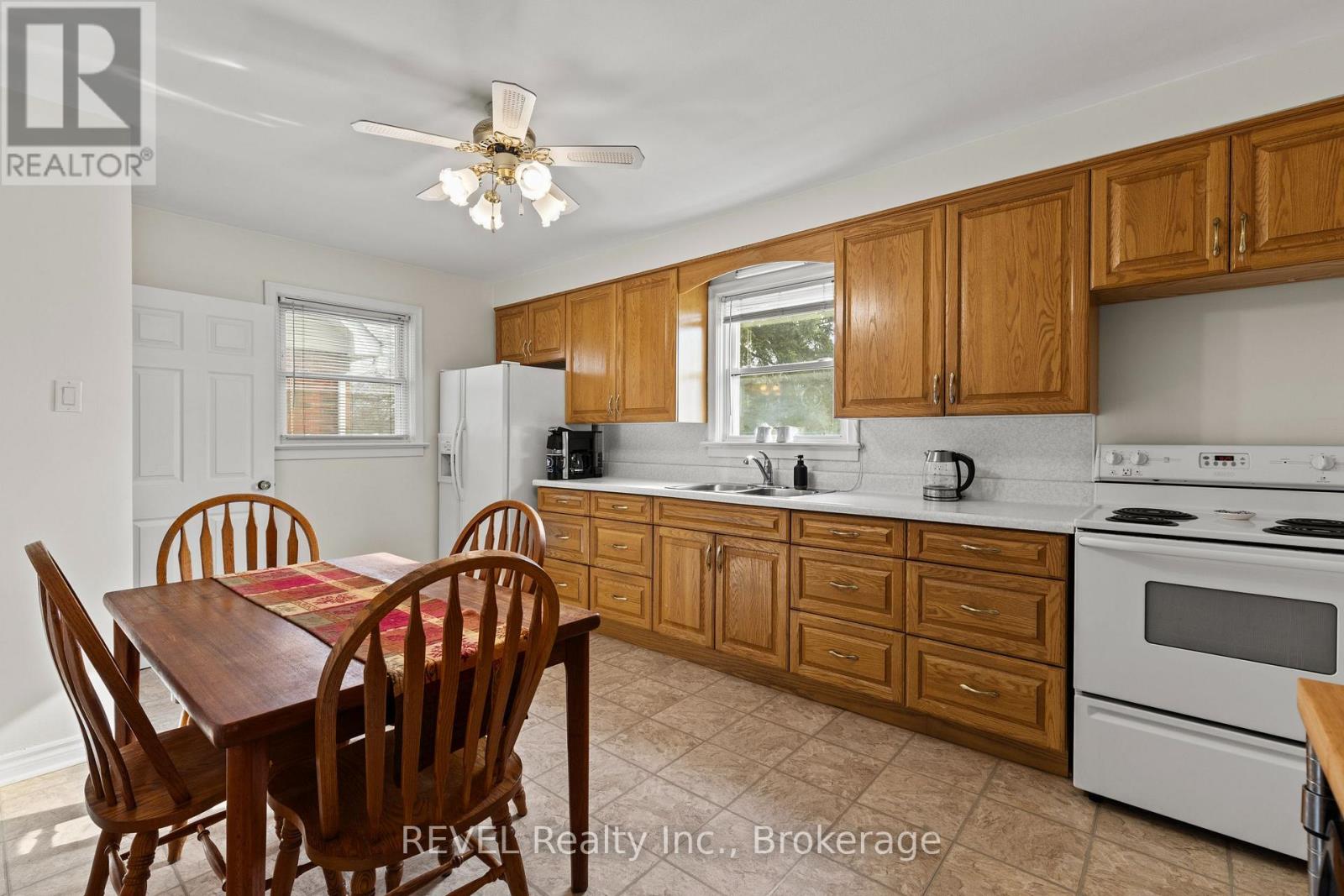 32 Thompson Avenue, Thorold, Ontario  L2V 2N1 - Photo 10 - X12989146