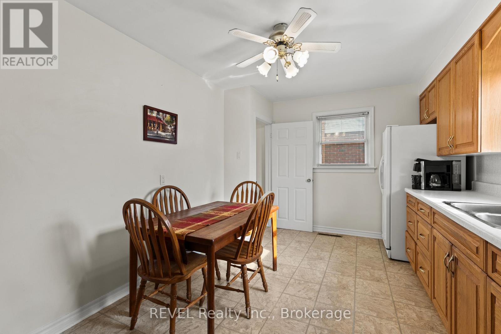 32 Thompson Avenue, Thorold, Ontario  L2V 2N1 - Photo 11 - X12989146